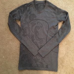 Lululemon swiftly tech long sleeve size 8 Grey